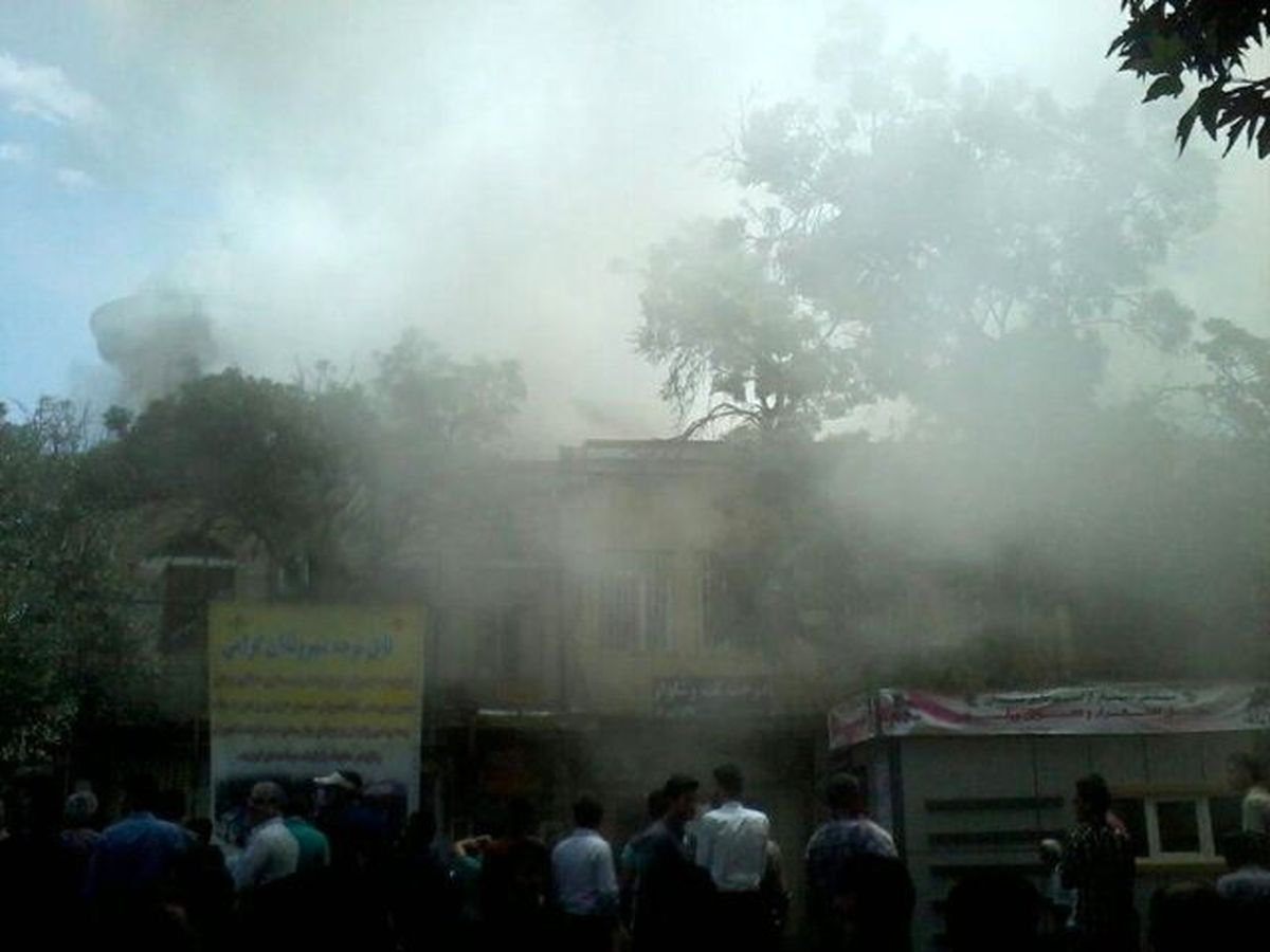 آتش‌سوزی‌ در میدان تاریخی همدان + عکس