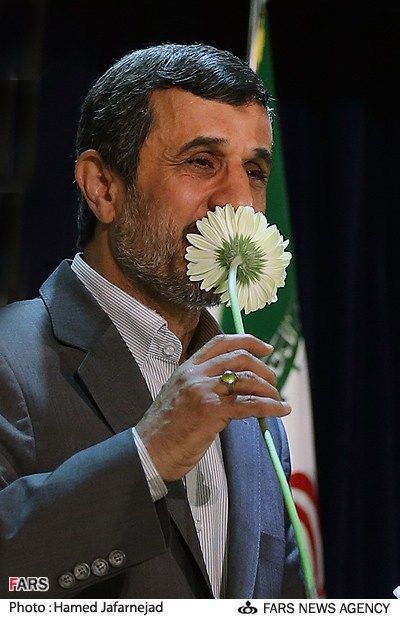 عکس/ احمدی نژاد احساساتی