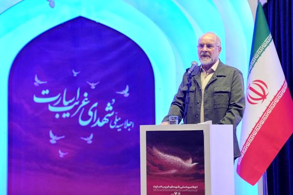 قالیباف: هر کسی به هر بهانه‌ای بخواهد به دشمن متجاوز در رأس آن آمریکا و رژیم صهیونیستی همراهی کند بدون شک خیانت به ملت و ایرانِ عزیز هست