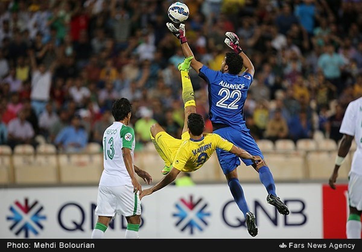 الاهلی در نفت غرق شد/تصاویر