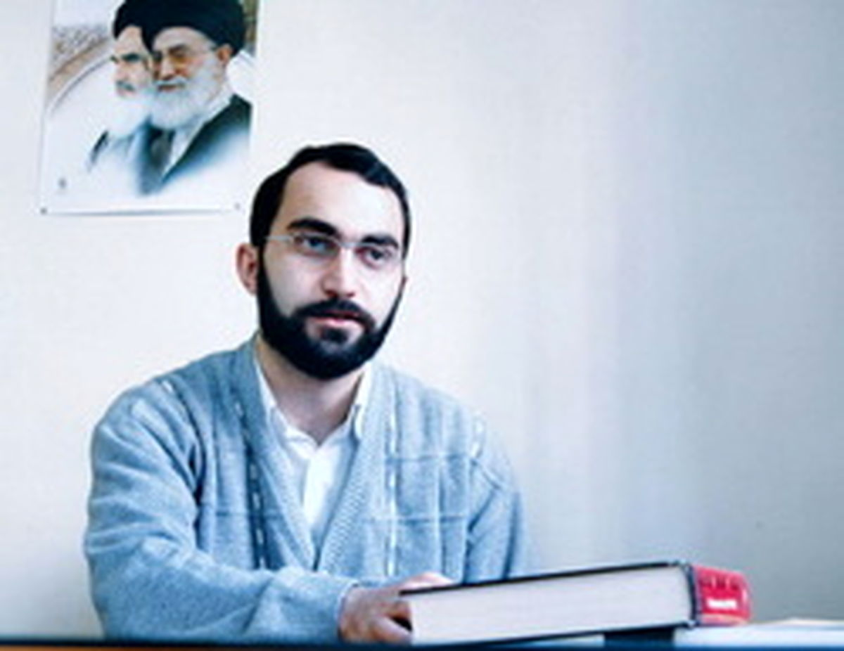 دادستانی که از راه روسری فروشی زندگی را می‌گذراند!