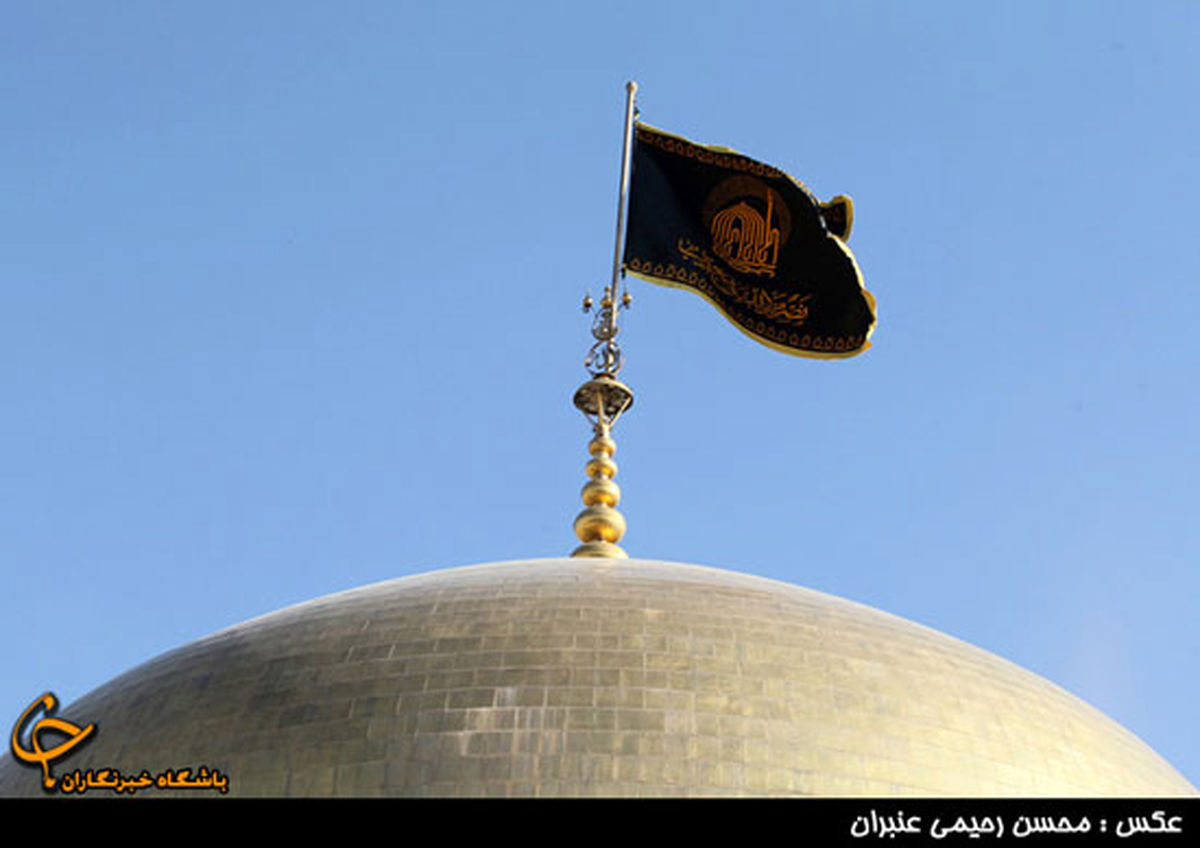 تصاویر/‌تعویض‌پرچم‌گنبد‌حرم‌مطهر‌امام‌رضا(ع)