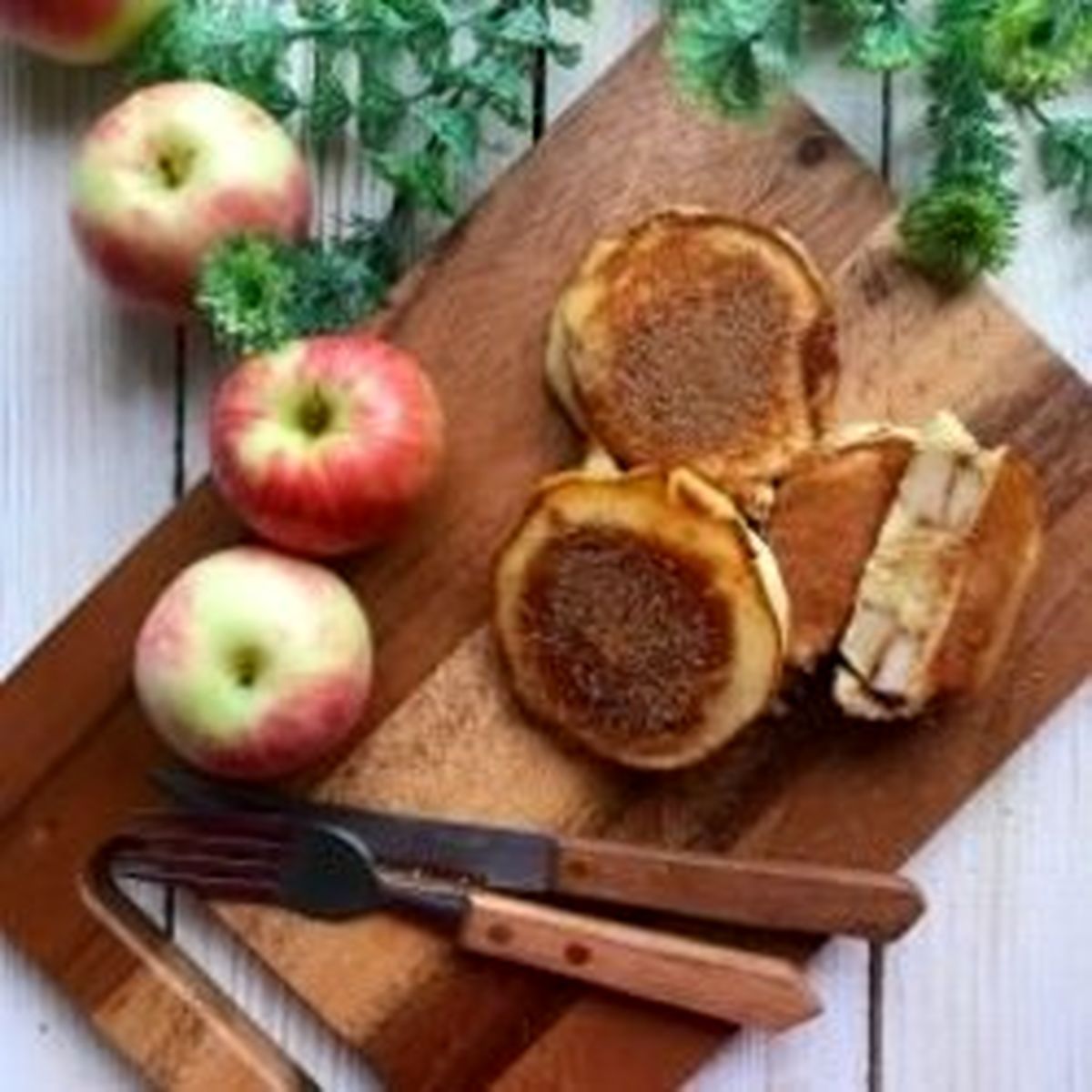 دستور پخت پنکیک سیب و دارچین