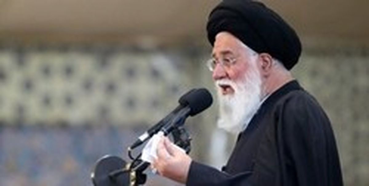 آیتالله علمالهدی: شهدای مدافع حرم آمریکا را به زانو درآوردهاند