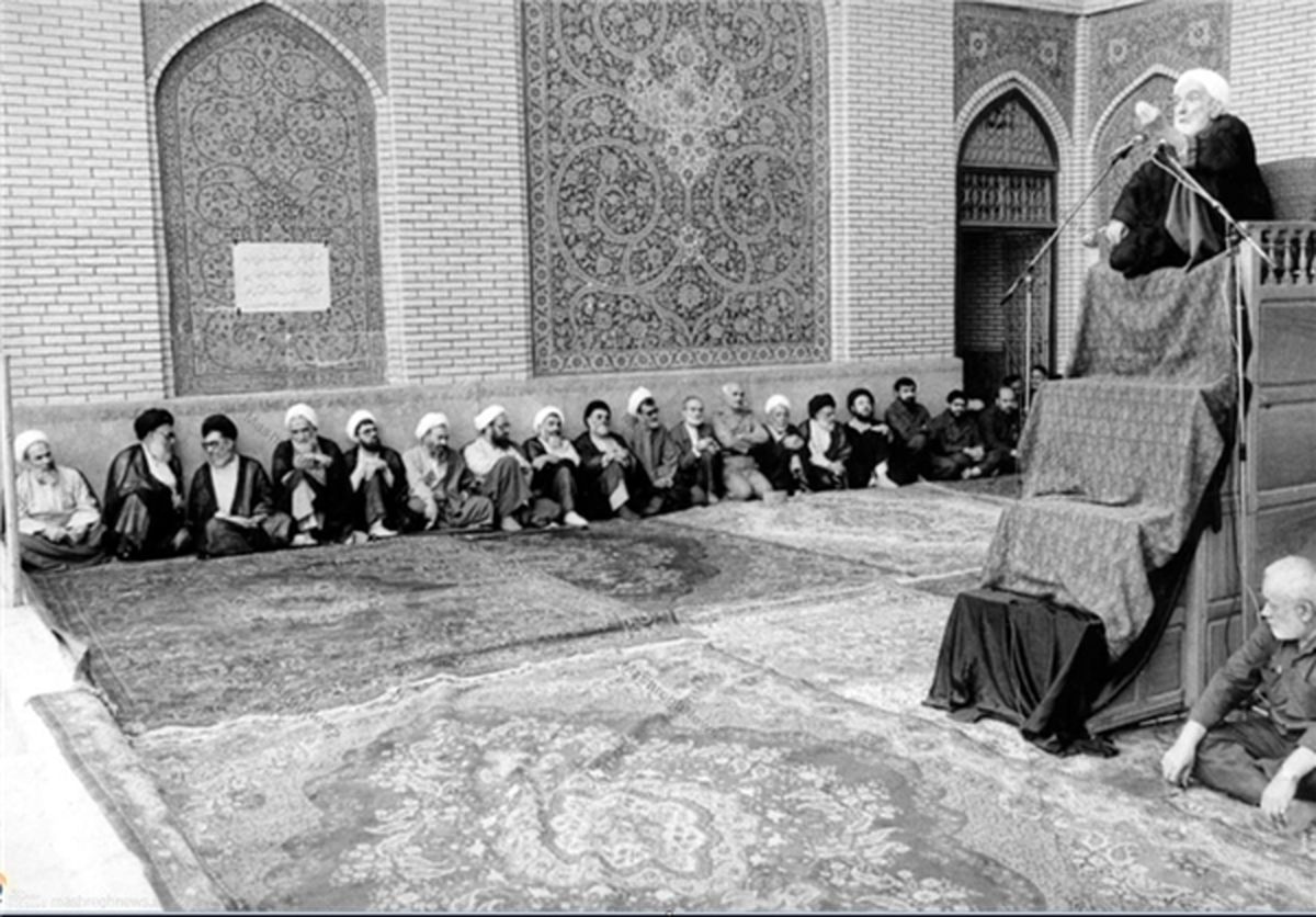 مجلس‌دعای‌‌آیت‌الله‌خامنه‌ای‌برای‌سلامتی‌امام(ره)
