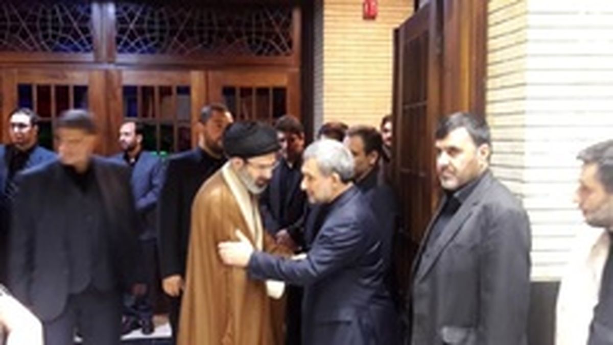 عکس: فرزند رهبر انقلاب در مراسم ترحیم والده برادران اسماعیلی