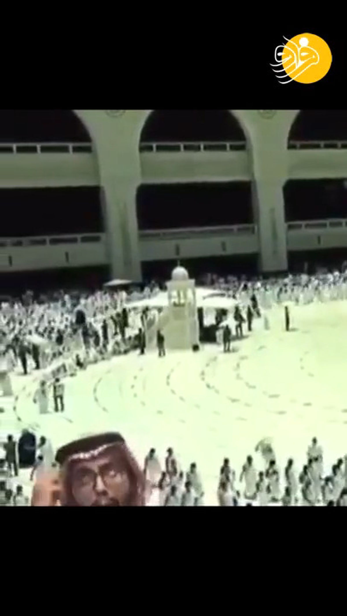 حمله یک زائر با چوب به خطیب مسجد الحرام +فیلم