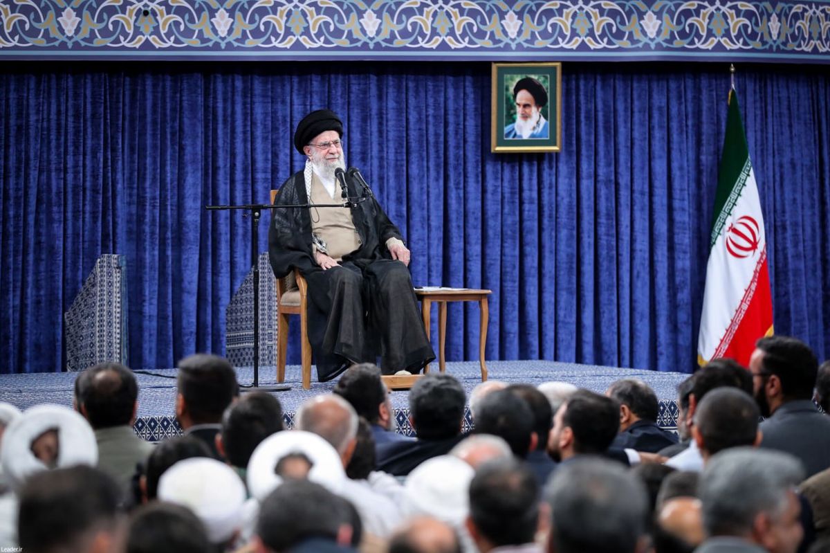 رهبر انقلاب: هیچ منفعتی برای امت اسلامی بالاتر از اتحاد نیست