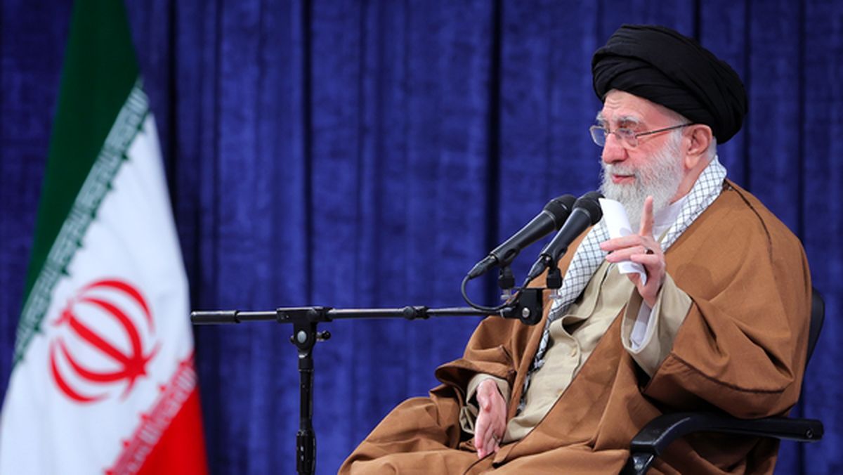 پنجره متفاوتی به مراسم بزرگداشت شهدای جنگ تحمیلی اخیر با حضور و سخنرانی رهبر معظم انقلاب