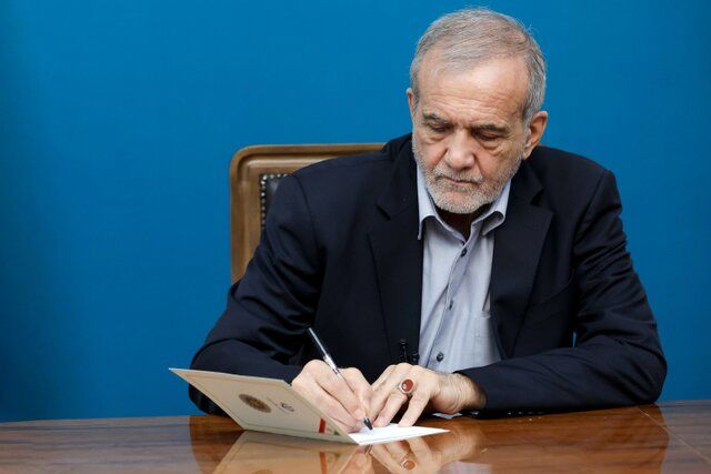 پیام تبریک پزشکیان به مناسبت قهرمانی تیم ملی کشتی نوجوانان