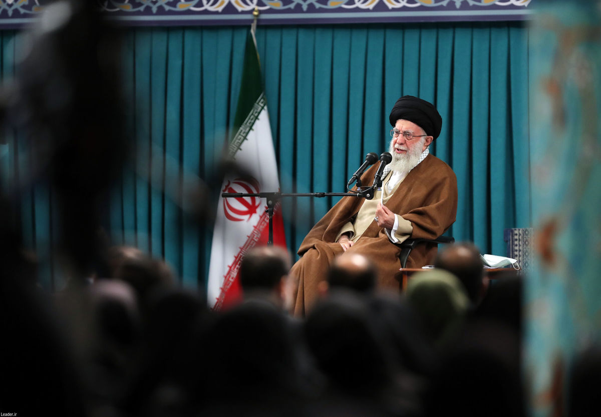 رهبر انقلاب: دولتهای اسلامی نباید در مقابل جنایتکاران منفعل شوند