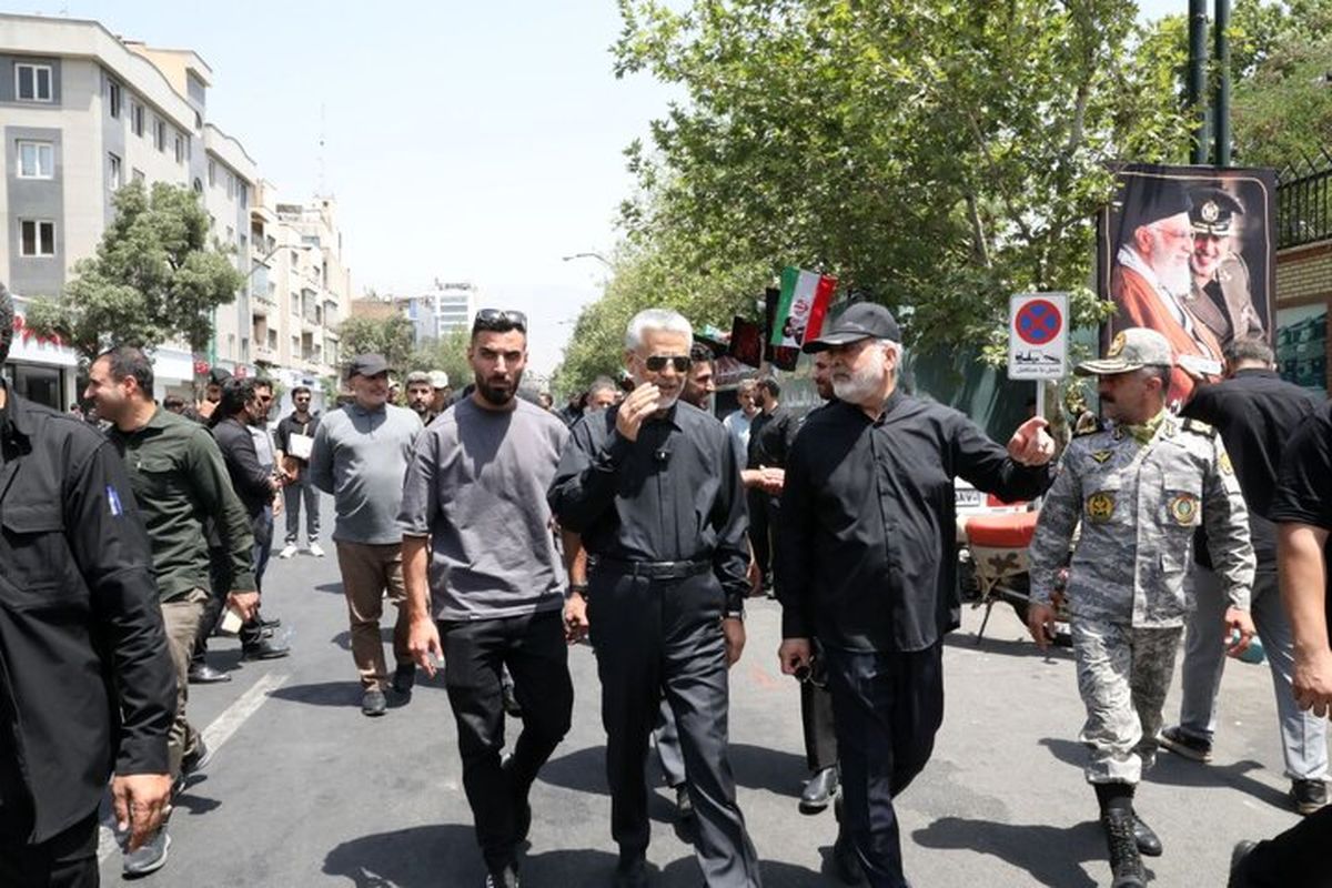 دریادار سیاری: مردم در مراسم وداع با رهبر شهید حماسه آفریدند