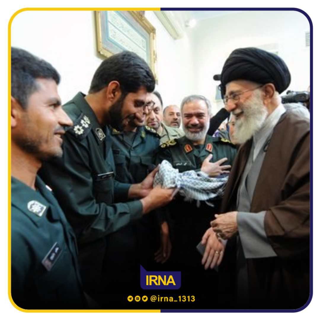 تصویری از شهید داوود جعفری در کنار رهبر انقلاب / شهید «داوود جعفری» کیست؟