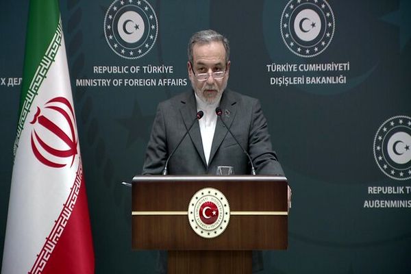 عراقچی: مذاکره در سایه تهدید نمی‌تواند شکل بگیرد