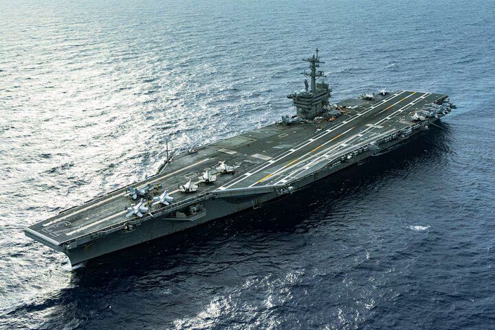 ملوان ناو هواپیمابر در دریا ناپدید شد