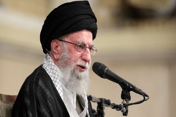 روایت رهبر انقلاب از حماسه‌آفرینی و ایثار مردم اصفهان در ۲۵ آبان سال ۱۳۶۱ 