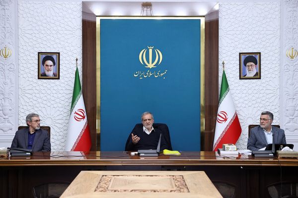 دستور رئیس‌جمهور در زمینه تأمین ارز مورد نیاز دارو و تجهیزات پزشکی