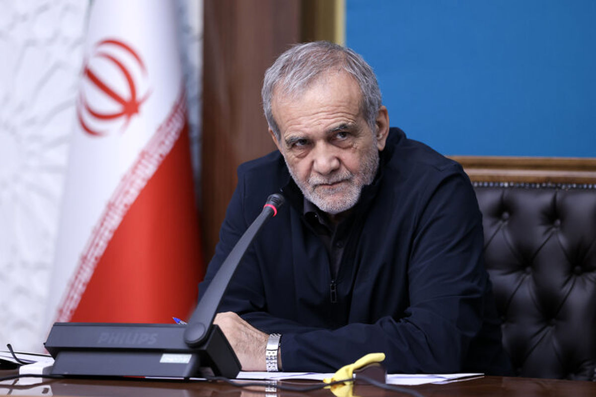 پزشکیان: پرچمی که قائد شهید برای برافراشته ماندنش مجاهدت کرد، بر زمین نمی‌ماند
