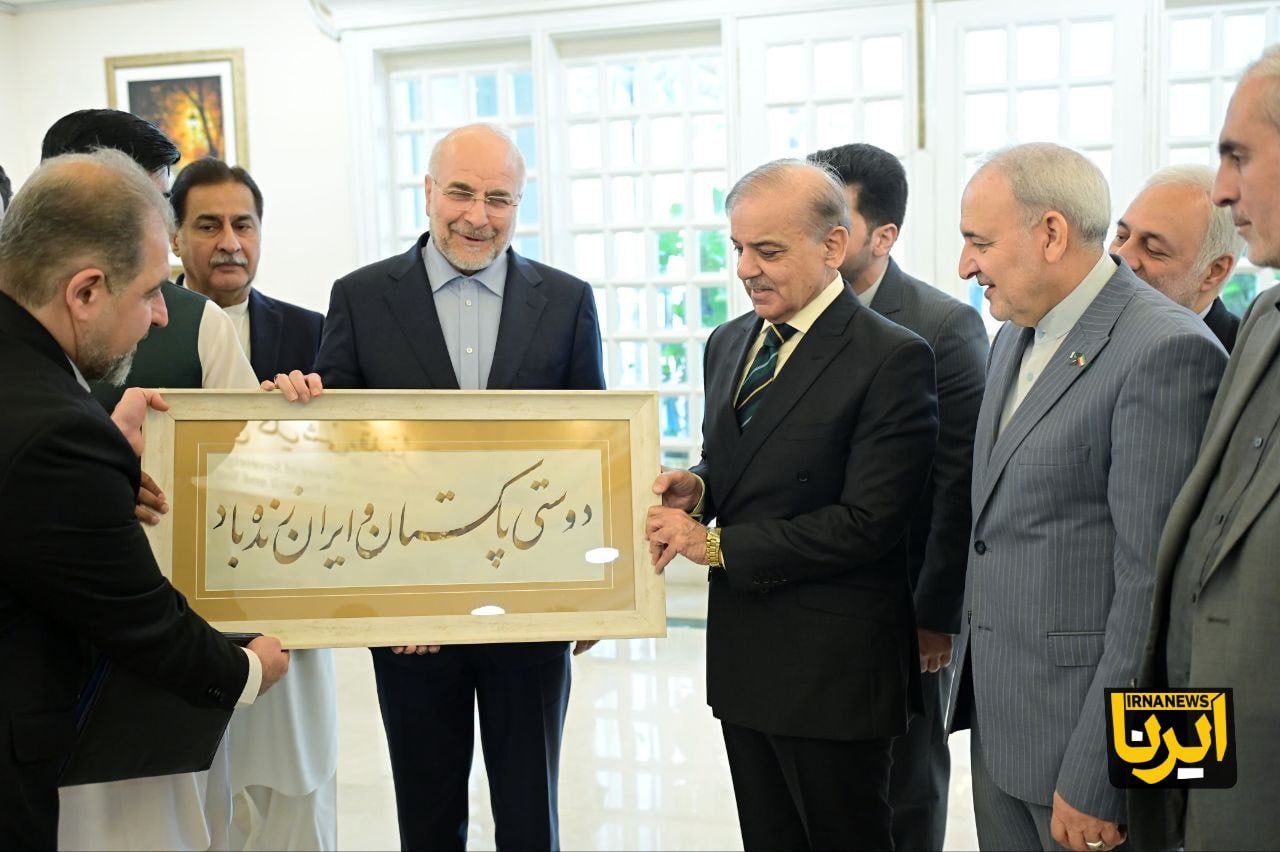 هدیه ویژه قالیباف به نخست وزیر پاکستان 