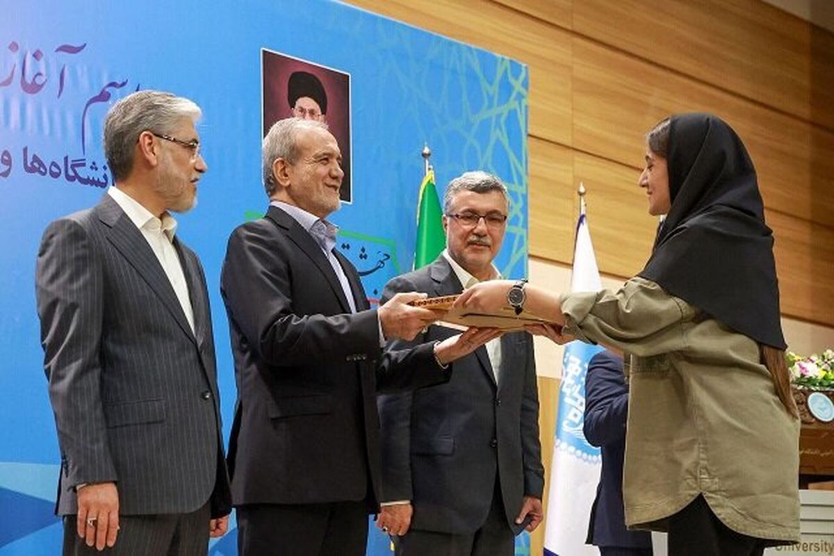 تقدیر از رتبه‌های برتر کنکور با حضور رئیس جمهور