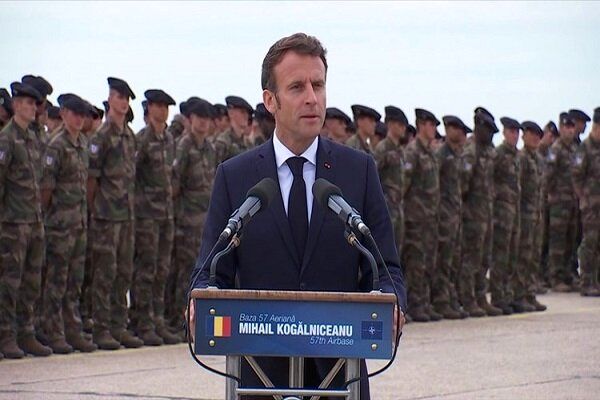 ماکرون: ما با روسیه در حال جنگ نیستیم