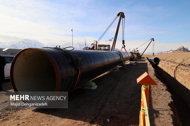 بازدید رئیسی ‌از خط انتقال آب خلیج‌فارس به کرمان