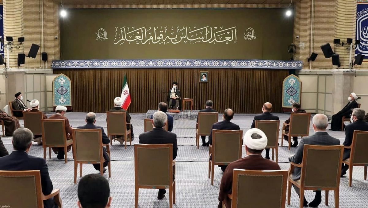 ترجمه کتیبه نصب شده  امروز در حسینیه امام خمینی (ره)