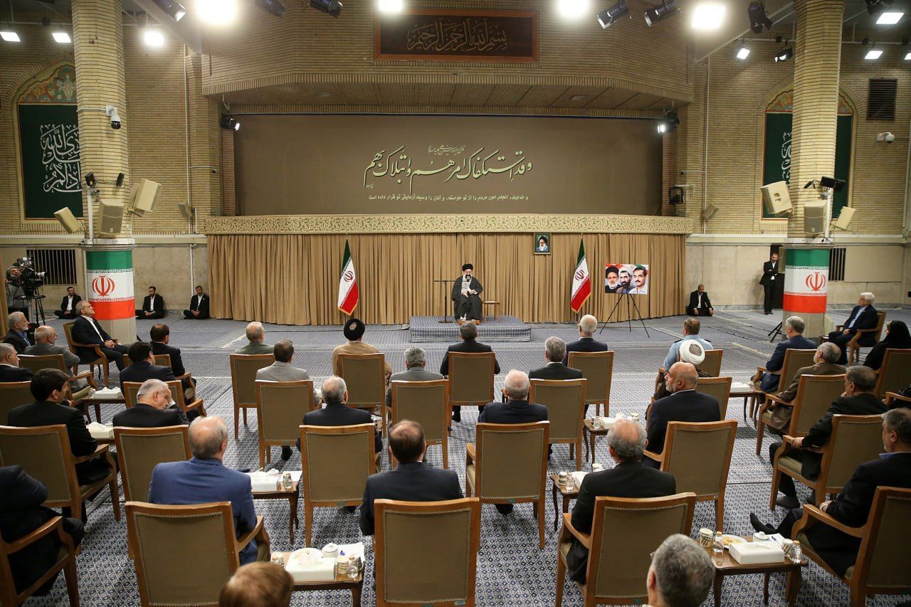 خدا قوت رهبر انقلاب به اعضای دولت و تشکر ویژه از رئیس جمهور 