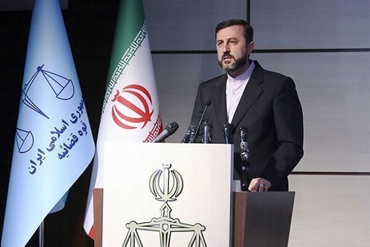 واکنش غریب آبادی به اخراج فاطمه انوری
