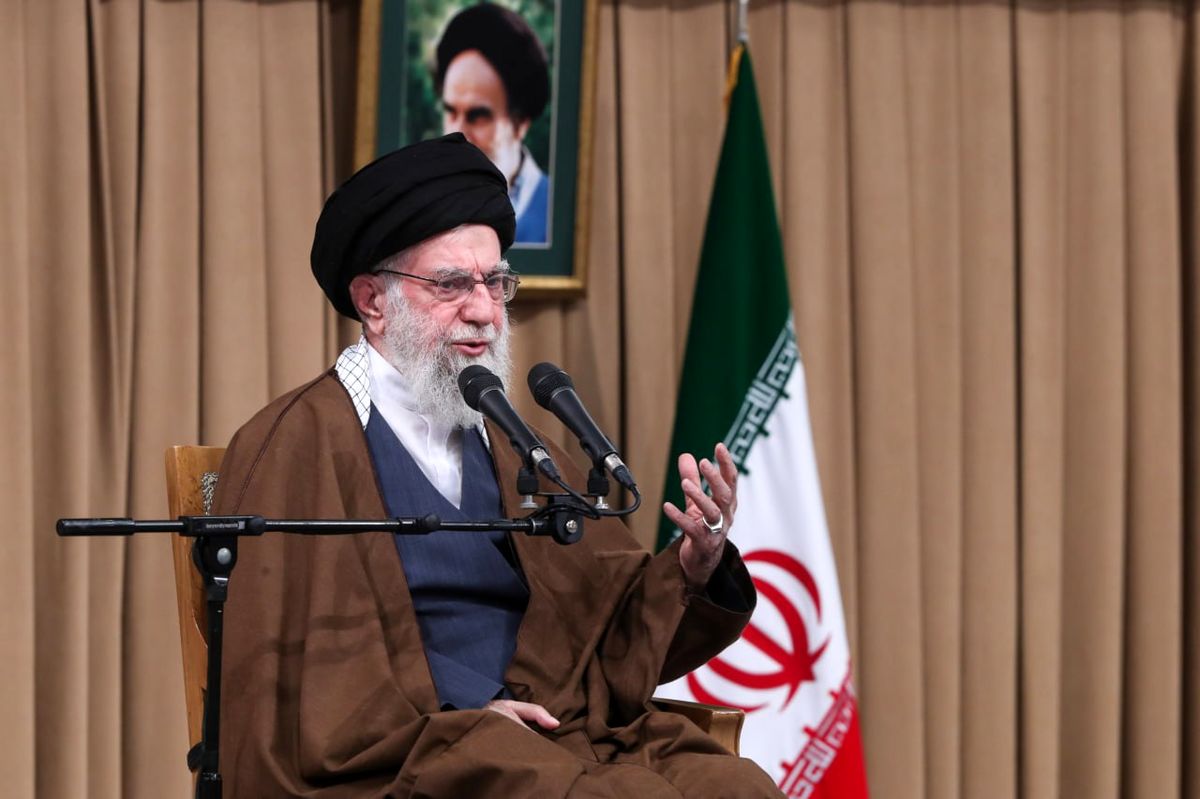 رهبر انقلاب: دولت باید امور مربوط به خود را با قوت انجام دهد