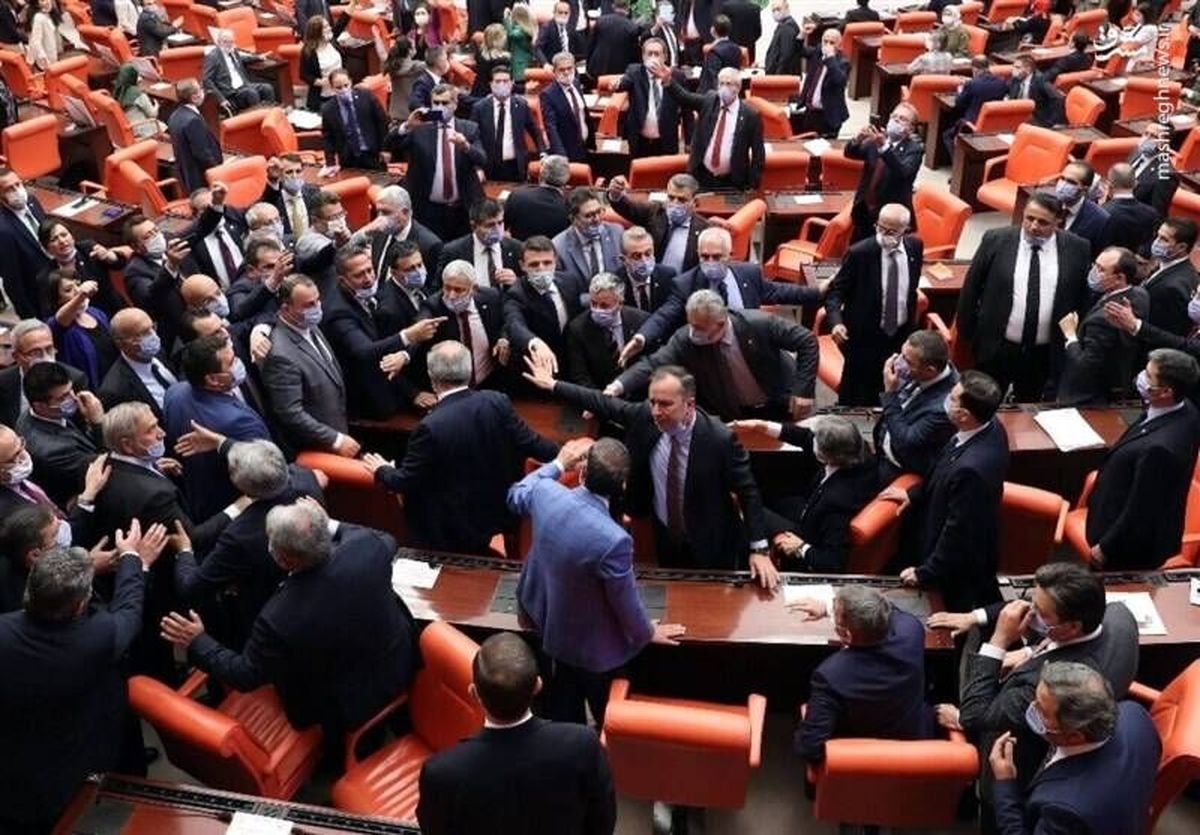 تنش در پارلمان ترکیه درپی بازداشت شهردار استانبول