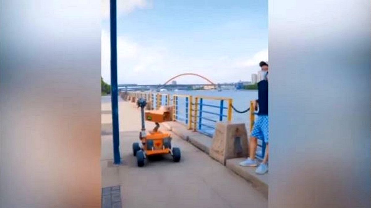 راه حلی عجیب در چین برای مبارزه با متخلفان بهداشتی +فیلم