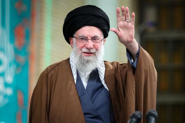 پنجره متفاوتی به جشن سه ساعته میلاد حضرت زهرا سلام‌الله‌علیها با حضور رهبر انقلاب در حسینیه امام خمینی(ره)