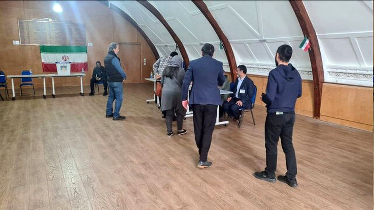 بازداشت ۲ معاند مزاحم در شعبه اخذ رای بیرمنگام از سوی پلیس انگلیس