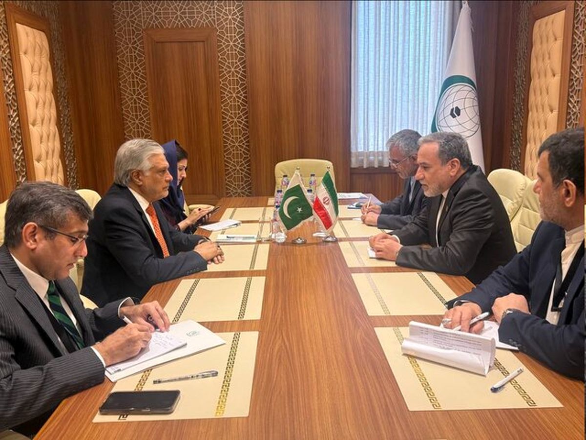 رایزنی عراقچی با وزیر خارجه پاکستان درباره پرونده هسته‌ای ایران 