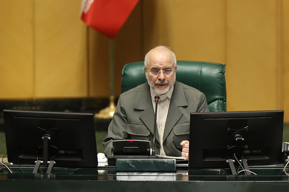 ایران همزمان در ۴ جبهه با دشمن در جنگ است/ملت پوز دشمن را در جنگ نظامی ۱۲ روزه به خاک مالیدند