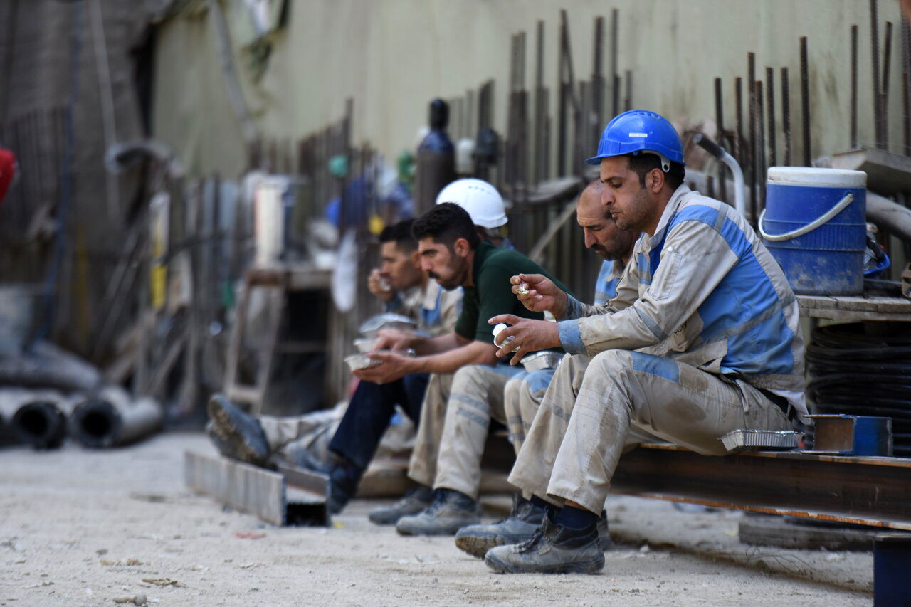 جلسه اضطراری برای افزایش دوباره حقوق کارگران | حقوق پایه کارگران  ۱۵۳,۱۲۰,۶۴۸ تومان