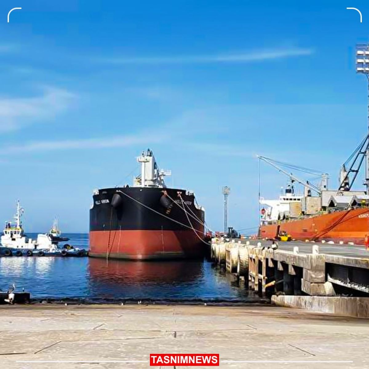 معطلی ۳۶ کشتی کالای اساسی در لنگرگاه بندر امام