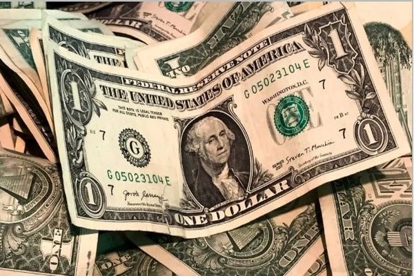 قیمت دلار مرکزمبادله گران شد