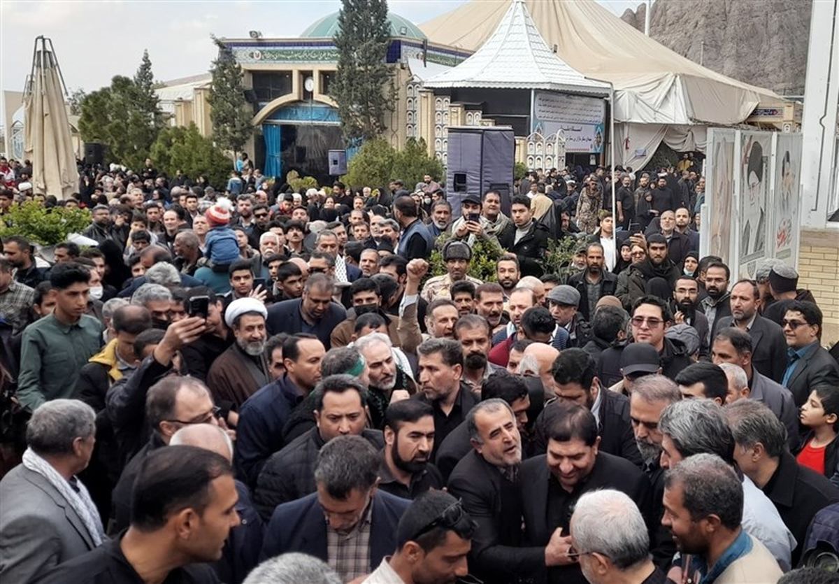 حضور مخبر در گلزار شهدای کرمان