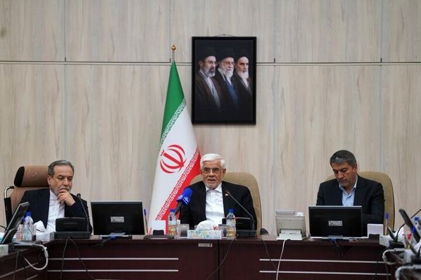 ستاد تشییع امام شهید به ریاست عارف تشکیل جلسه داد