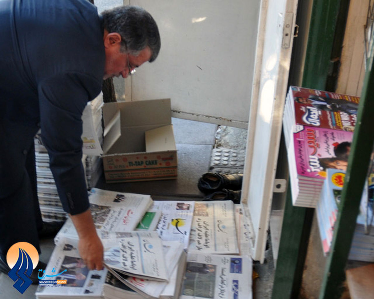 عکس/محسن هاشمی در حال خریدکیهان