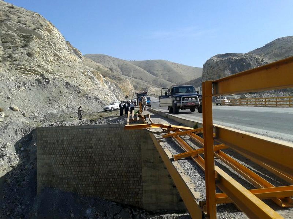 زندهماندنمعجزهآسایرانندهتریلی+تصاویر