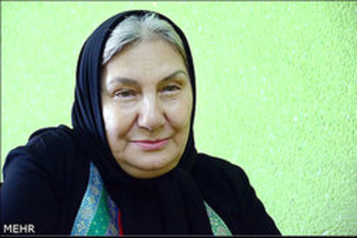 خانم بازیگر: نقش پیرزنها را تا حد مجسمه پایین آوردهاند!