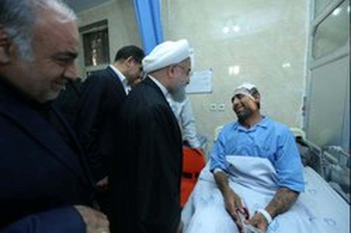 روحانی از مصدومان زلزله عیادت کرد