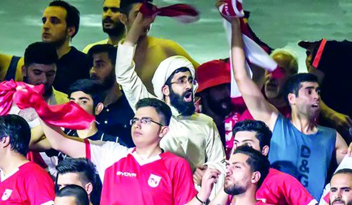 طلبه معروف هوادارا تراکتورسازی: تا کی باید درمسجد بنشینیم؟!