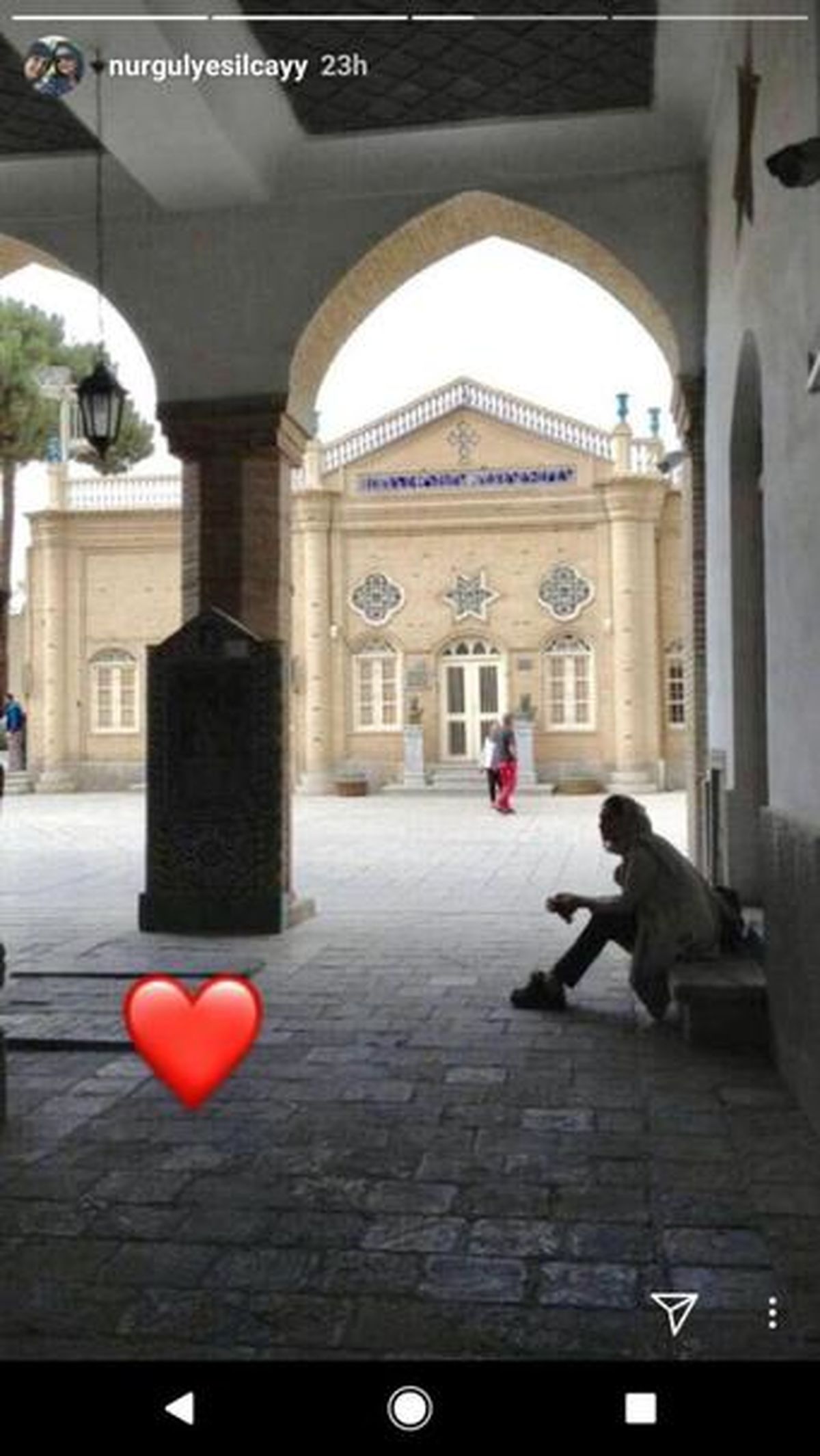 گردش بازیگر زن تُرک در بناهای تاریخی اصفهان +عکس