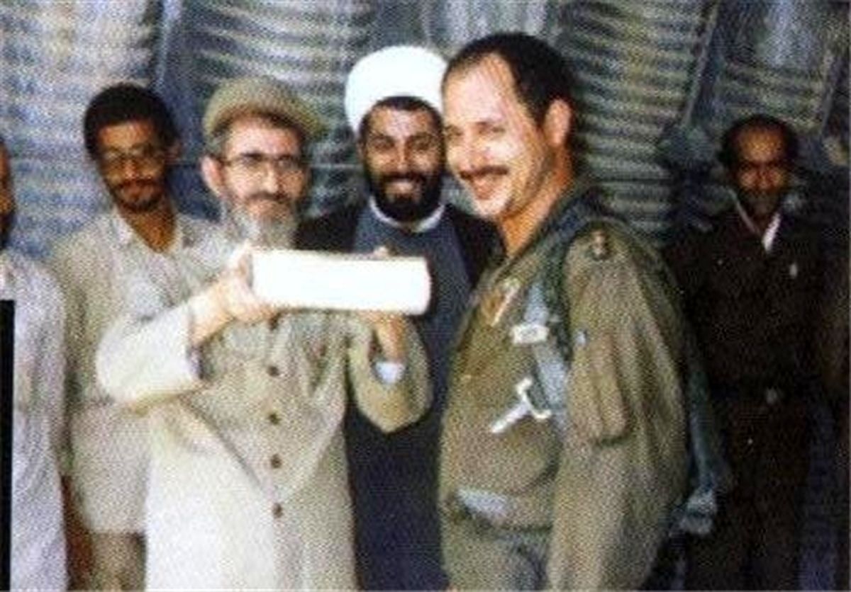 آیت‌الله مشکینی در لباس بسیجی/عکس