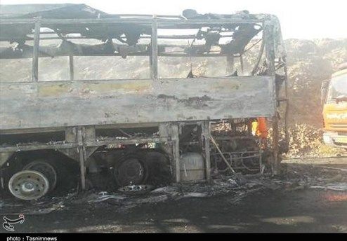 اتوبوس حامل اتباع آذری در ایران دچار حریق شد+ عکس و فیلم