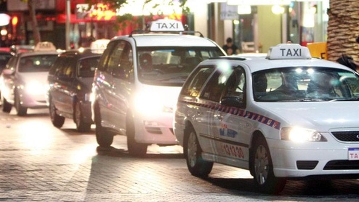 خوشحالی راننده تاکسی چینی با دیدن ترافیک! +فیلم